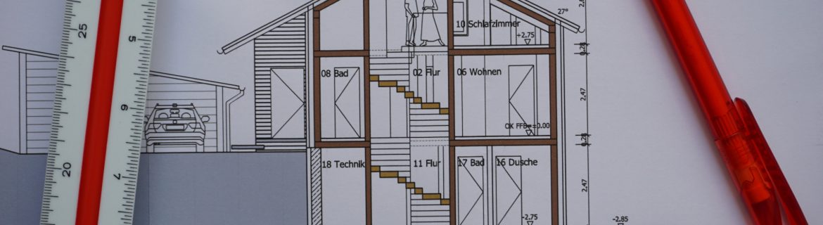 Architektenzeichnung eines Einfamilienhauses mit Maßstab und Bauplan, Baurecht Einreichplan Österreich